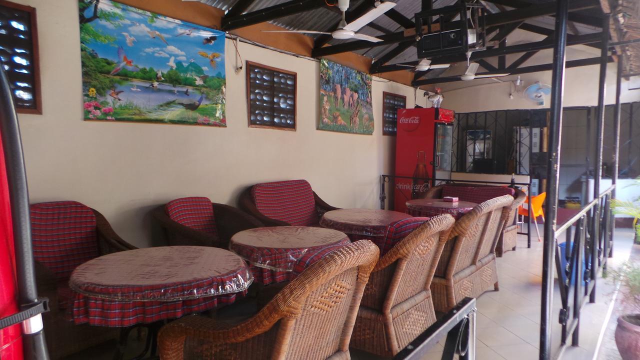 Bush Route Hotel Dar es Salaam Esterno foto